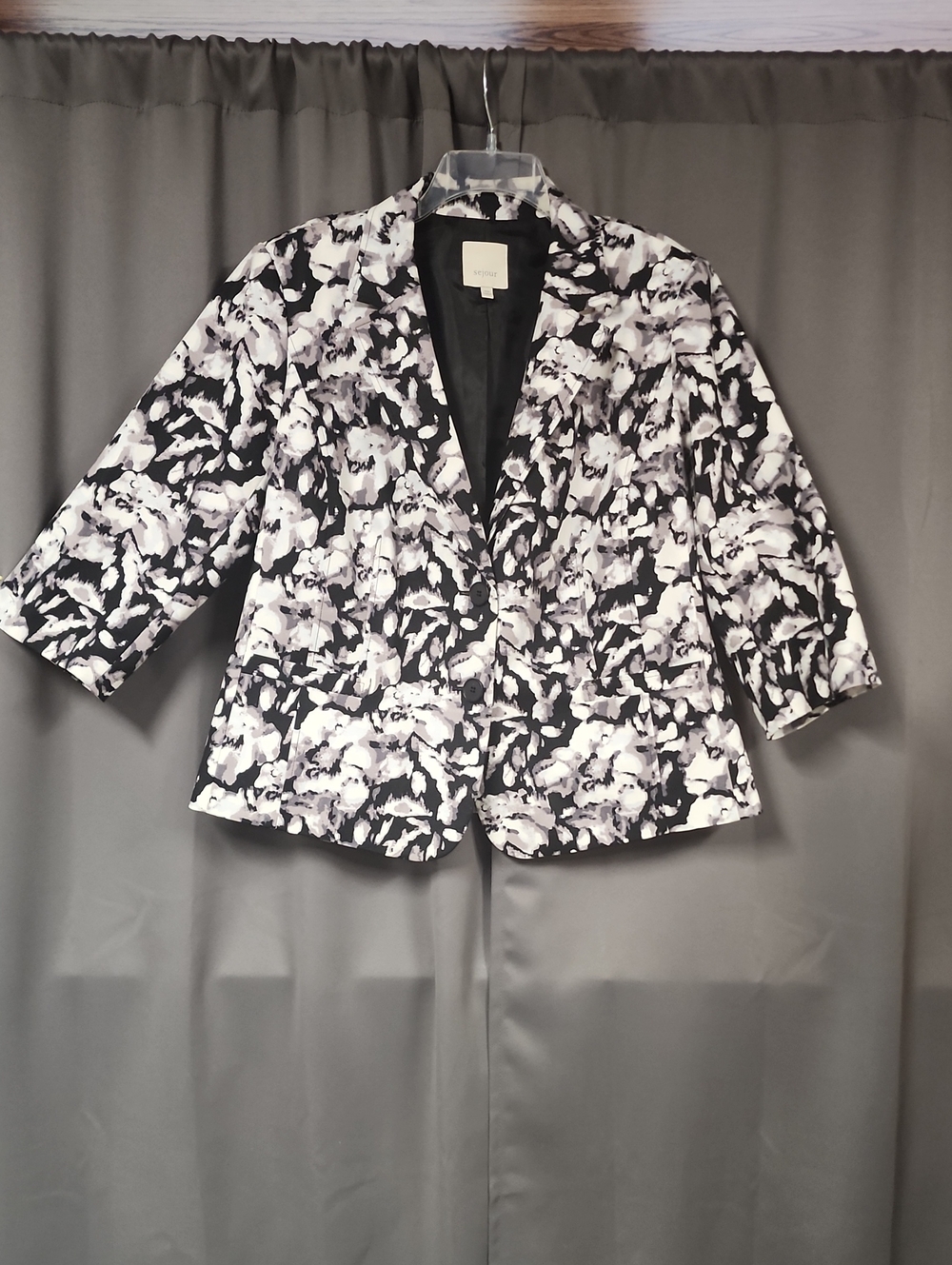 Sejour Black & White Abstract Floral Cropped Blazer